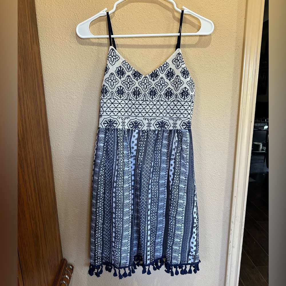 Entro V-neck Embroidered Navy and Ivory Dress Size S